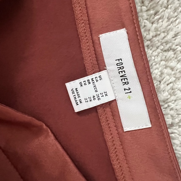 Forever 21 Satin Skirt ( PLUSSIZE) - Picture 2 of 2